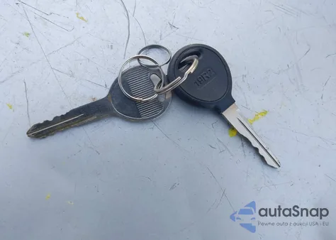 2001 Chrysler Town & Country Lx from USA, damaged, VIN 2C4GP44381R335682